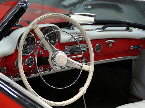 Balade en oldtimer avec chauffeur sur la Corniche d’Or